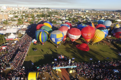 praça de alimentação no 34º Festival Internacional de Balonismo