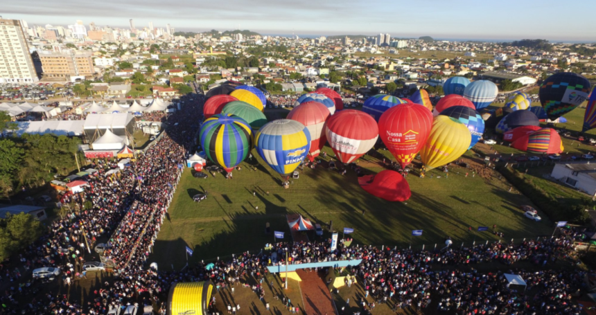 praça de alimentação no 34º Festival Internacional de Balonismo