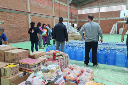 Prefeito Carlos Souza visita Centro de Apoio