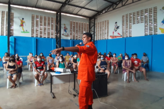 simulação de evacuação em escola